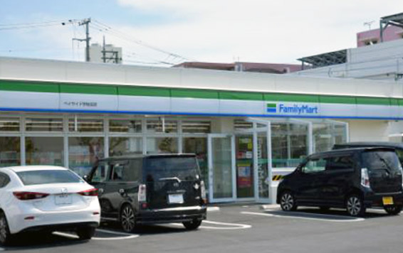 ファミリーマートベイサイド宇地泊店
